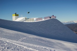 Freeskiers Through Qualifying Rounds at Slopestyle World Cup