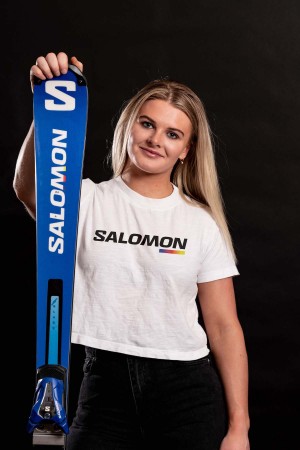 Alice Robinson back on form with 8th place finish at Giant Slalom World Cup
