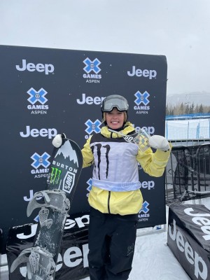 Zoi Sadowski-Synnott successfully defends X Games Slopestyle gold medal