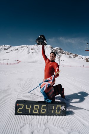 Tawny Wagstaff Obliterates New Zealand Speed Skiing World Record, clocking 248.610kph