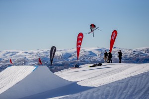 Obsidian: Team Wells Sweeps the Board - Nico Porteous, Margaux Hackett and Carlos Garcia Knight Shine in Big Air